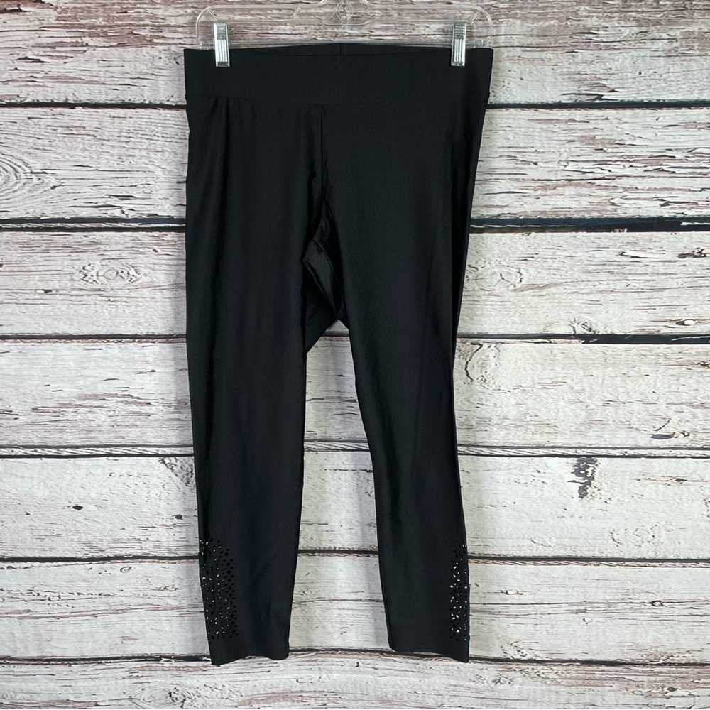 Torrid‎ 00X | 10 | Large Shiny Black Nylon & Spandex Laser Cut Cropped Leggings